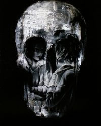 Grandes pinturas digitais de caveiras.