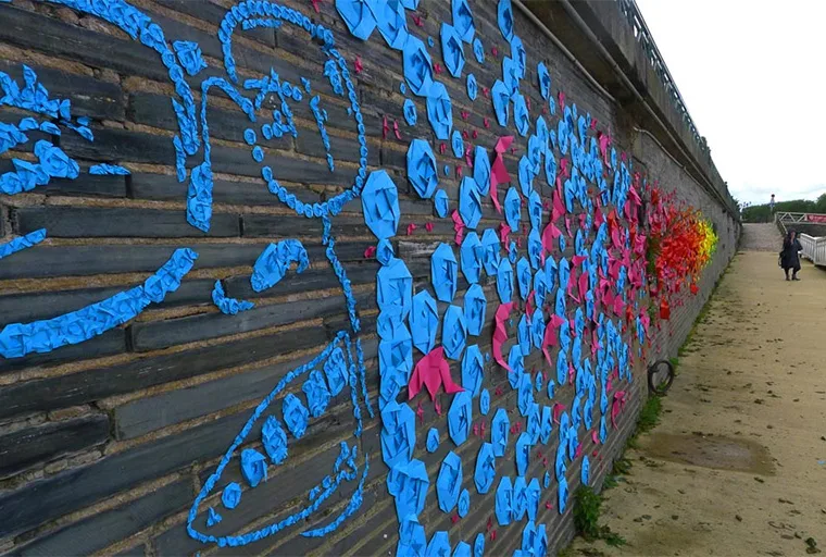 artista francesa Mademoiselle Maurice utiliza mais de 30 mil peças de origami para fazer sua street art (6)