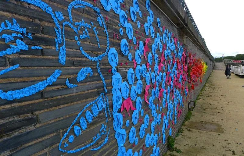 artista francesa Mademoiselle Maurice utiliza mais de 30 mil peças de origami para fazer sua street art (6)