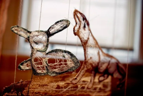 Decoração com efeito de teia de aranha de Amanda McCavour (4)