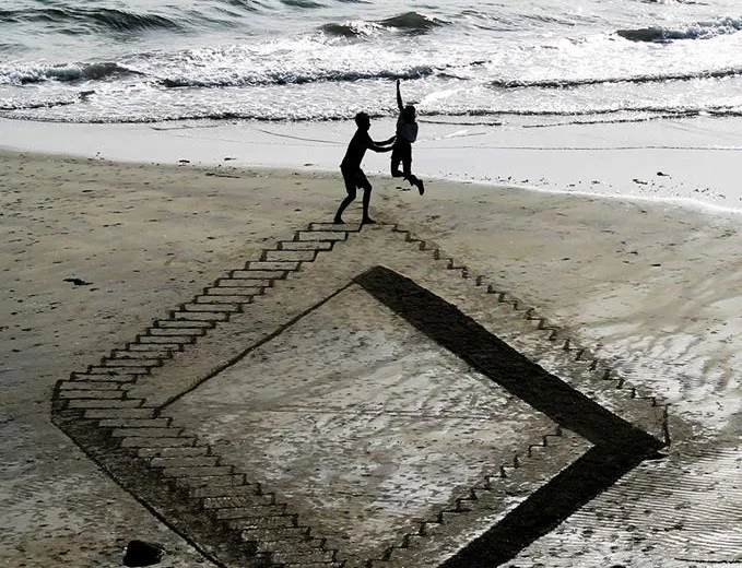 Desenhos criativos 3D feitos na areia da praia (5)