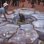 Desenho 3D de Julian Beever alimentando uma foca no gelo.