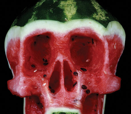 Caveiras feitas com partes de frutas e vegetais por Dimitri Tsykalov (2)