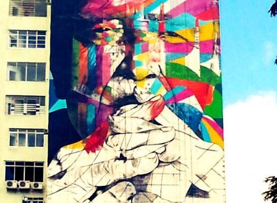 Eduardo Kobra homenageia Oscar com grafite colossal em São Paulo para comemorar o aniversário da cidade