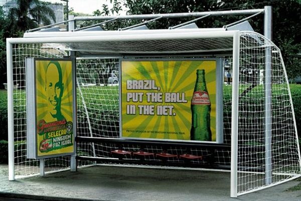Pontos de ônibus mais que criativos, propagandas que fazem sucesso em vários lugares do mundo em seus ponto de ônibus (6)