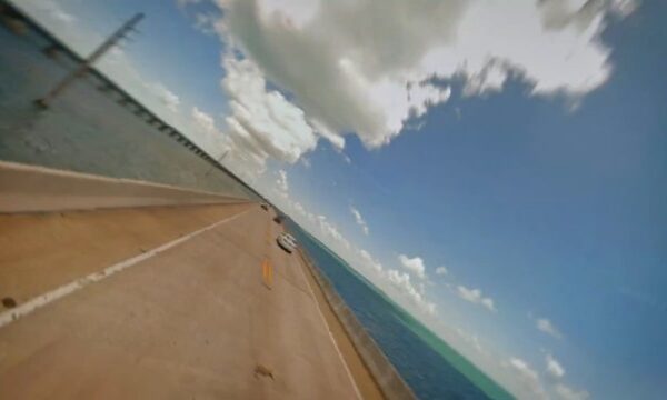 Vídeos formados com apenas as imagens do Google Street View