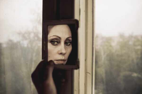 Projeto Distant and Close – Filha faz um ensaio fotográfico com a mãe para reaproximá-las (7)