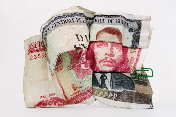 Phillipe Pétremen e suas caricaturas feitas com as notas de vários países (3)