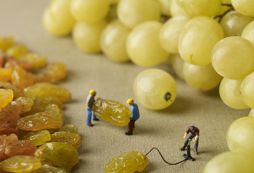 Akiko Ida e Pierre Javelle criam um set de imagens onde os seres humanos vivem em um mundo de doces e muita comida (19)