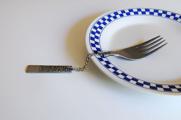 Objetos do dia a dia recriados totalmente inúteis (5)