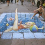 Desenho 3D de Julian Beever de uma mulher na piscina
