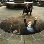 Desenho 3D de Julian Beever de uma pessoa caindo dentro de um poço.